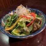 Yakiniku Nikudarake - にくだらけサラダ。