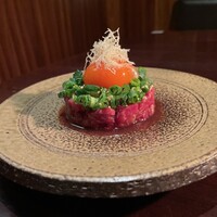 焼肉 にくだらけ - 田村牛の炙りユッケ。