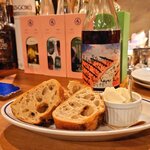 プルピエ - 伊熊商店さんのバケットと自家製合わせバター