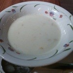 ハングリータイガー - セットのスープ　コーン入りクラムチャウダー。