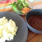 オレンジ カウンティ Cafe - チキンカリー（ローカロリー＆ヘルシー）
      有機野菜＆20種類のナチュラルインドスパイス、有機豆乳、キャノーラオイルのみ。