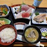 和食処　浜宮 - 料理写真:店長おすすめ刺身定食　2200円