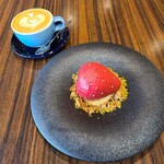 Patisserie cafe VIVANT - 珍しくカフェラテをお供に