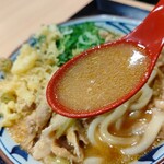 丸亀製麺 - 【2022.12.5(月)】俺たちの豚汁うどん(並盛)790円のスープ