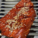 Yakiniku Kokokara - 隠し包丁が入った厚切りハラミステーキ肉