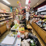 青森県特産品センター - ◎青森県の物産品が500種類以上の品揃えで販売されている。