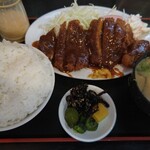 大衆食堂 まんだらや - トンカツ定食  880円