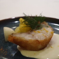 anchoa - 長井産ブダイのフリット アホブランコソースアップ