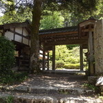 坪川家 千古の家 - 入り口です。左側が受付です。