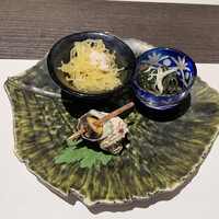 新宿 鮨 よこ田 - 鮨と天冨良 昼会席
                    先付 季節の前菜3種