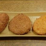 ディオ - カニクリームコロッケ(税抜)47円、メンチカツ(税抜)47円、牛コロッケ(税抜)47円 (2022.12.05)