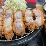 とんかつ 栄ちゃん - ライトサイド。脂身の旨みが尋常じゃない。