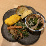 串揚げ タケナカ - 前菜の胡麻和え、煮浸し、ポテトサラダ、卵、青さを混ぜたポリーニ全て超ウマ〜♪