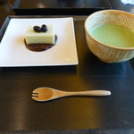 虎屋菓寮 - 2013年5月　京都店限定「青大豆の豆乳羹」はオススメ☆