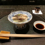 久壷庵 - 「蓋物」。イトウ白ワイン煮&焼き目蓮根、自家製バルサミコ酢添え。バルサミコ酢は、屋上にて樽で熟成させているそうです。白ワイン煮だけでも、バルサミコ酢で頂いても、どちらも美味しい！