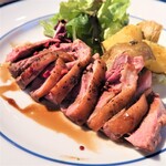 鴨の胸肉のロースト　バルサミコソース