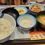 松屋 - 「牛小鉢定食とろろ/大盛」350円