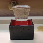 家庭料理 小川 - 金箔入りのええ酒１杯目