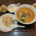 菜香楼 - 坦々麺と炒飯セット（税抜1000円）