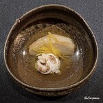 割烹 らん亭 - 海老芋の素揚げに炙りくもこ