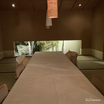 割烹 らん亭 - 中庭を臨む個室