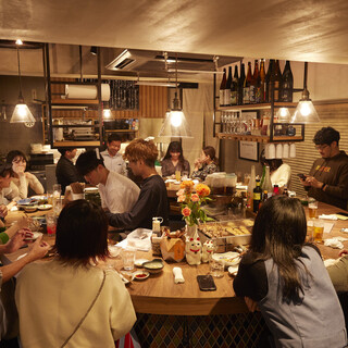 距離感近く、ワイワイ気軽に。楽しい【立ち飲みスタイル】