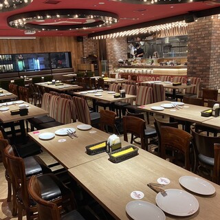 【大規模な宴会も大歓迎】仕切りのない広々としたお洒落な空間