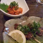 縁家 - 2013.5. 白菜キムチと牛タン＆ハラミ串焼き（メニューになかったけど）