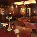 久壷庵 - デザート用の地下のお部屋を、奥から撮影。家具・調度品、、、重厚でゴージャスです。貴族の館みたい♪マダムの趣味のお部屋？？？o^.^o