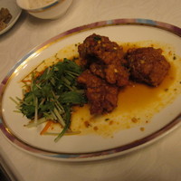 揚州名菜 秦淮春 - 桂花ランチのメイン、鶏肉の揚げ物油淋ソース