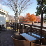 sweets cafe 四季折々 - テラスもご利用していただけます。わんちゃん用のリードを固定することもできます。