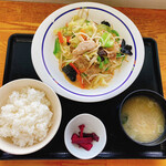 Rinritei - 肉野菜炒め定食