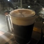 STARBUCKS RESERVE ROASTERY TOKYO - バレルエイジドメリークリームコーヒー1091円　寒いのでホットもウィスキーの香りがして美味しいです(o^－^o)