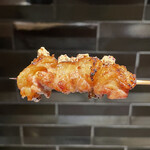 YAKITORI 燃 es - 押岡地鶏皮付きせせり