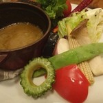 ダブル ドアーズ - 季節野菜のバーニャカウダ。