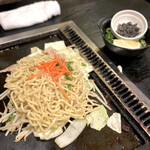 なんばん亭 - ねぎ塩　麺がムチムチ太麺！！塩昆布も入ります