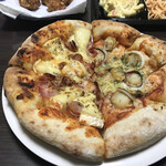 PIZZA SORRIDERA - シーフードとウインナー