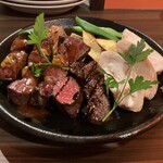 TOM TOKYO - 肉盛り合わせ
      ・蝦夷鹿マルサラソース
      ・米国産牛ロース
      ・鶏胸肉のグリル