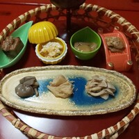 出羽屋 - 山菜そば付籠膳￥3,300税込の茸料理の数々(R3.11.5撮影)