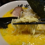 h Ramen Douraku - 麺リフト