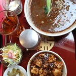 三島屋 - 担々麺(黒)、麻婆飯、サラダ、ザーサイ、杏仁豆腐、烏龍茶のセット税込1100円