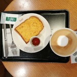 タリーズコーヒー  上野の森さくらテラス店 - フレンチトーストとホットラテ。メープルシロップを追加しました。