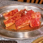 焼肉くりこ - 上カルビです