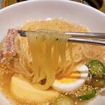 焼肉くりこ - 冷麺のリフト。滑りますww