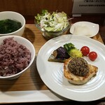 キッチン ブルー グローブ - めかじきムニエル和風きのこのデュクセル添え