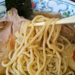 春木屋 - 中華そばの低加水中太縮れ麺(R3.11.10撮影)
