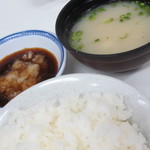天麩羅処ひらお - 白ご飯に、白味噌の豆腐みそ汁