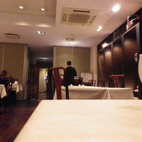 中国飯店 三田店 - 落ち着いた店内だが、お昼は忙しい