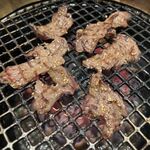 焼肉Dining 牛若丸 - サガリは黒かった