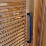 すし徳灑落 - 帰りに引戸と勘違いした。押して出るので要注意です。